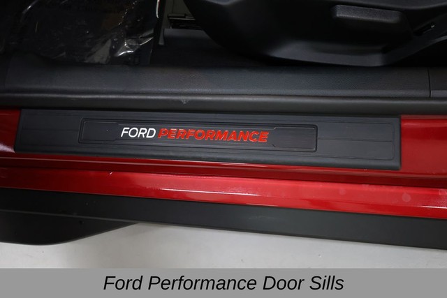 Ford Mustang Vehicle Full-screen Gallery Image 36