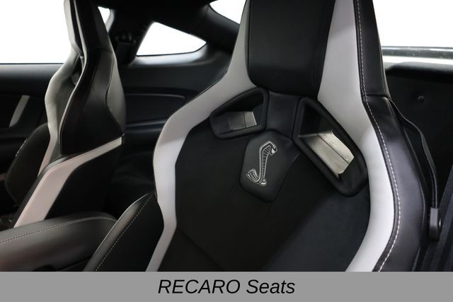 Ford Mustang Vehicle Full-screen Gallery Image 16