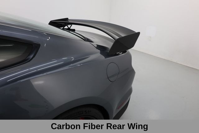 Ford Mustang Vehicle Full-screen Gallery Image 18