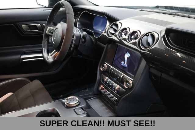 Ford Mustang Vehicle Full-screen Gallery Image 20