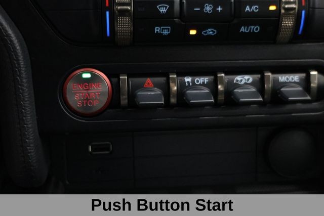 Ford Mustang Vehicle Full-screen Gallery Image 25