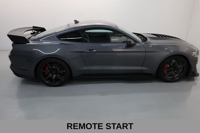 Ford Mustang Vehicle Full-screen Gallery Image 26