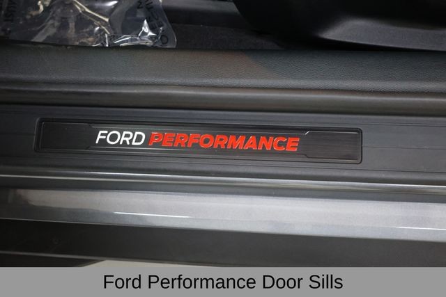 Ford Mustang Vehicle Full-screen Gallery Image 34