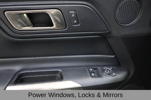 Ford Mustang Vehicle Full-screen Gallery Image 50