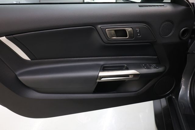 Ford Mustang Vehicle Full-screen Gallery Image 77