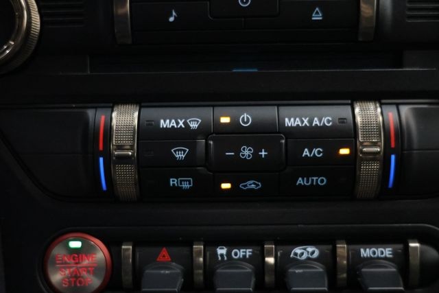 Ford Mustang Vehicle Full-screen Gallery Image 96
