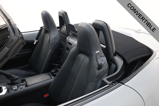 Mazda MX-5 Miata Vehicle Full-screen Gallery Image 05
