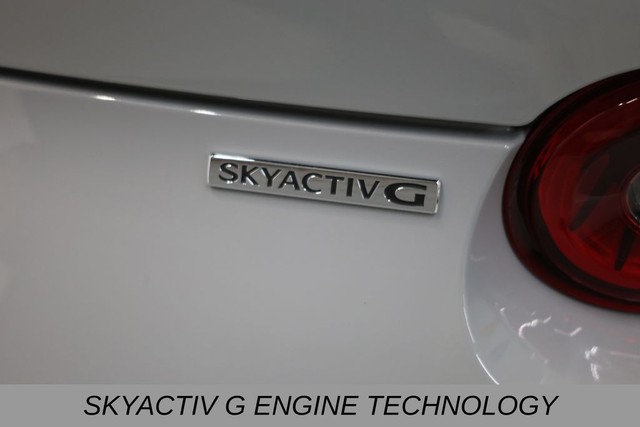 Mazda MX-5 Miata Vehicle Full-screen Gallery Image 14