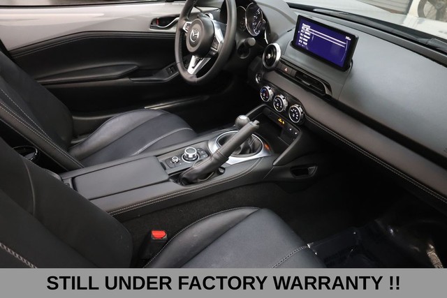 Mazda MX-5 Miata Vehicle Full-screen Gallery Image 15