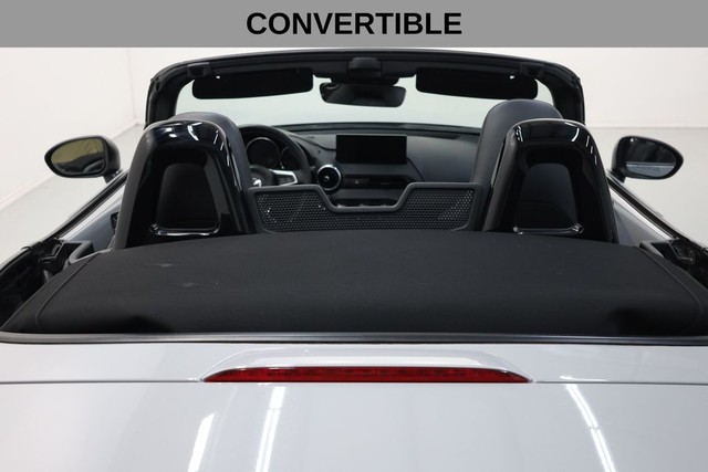 Mazda MX-5 Miata Vehicle Full-screen Gallery Image 19