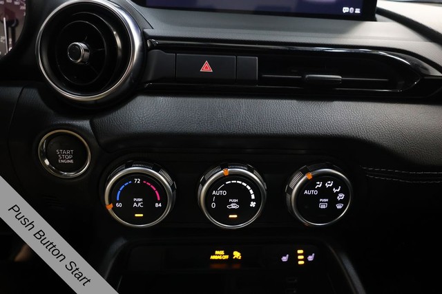 Mazda MX-5 Miata Vehicle Full-screen Gallery Image 20