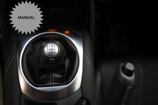 Mazda MX-5 Miata Vehicle Full-screen Gallery Image 21