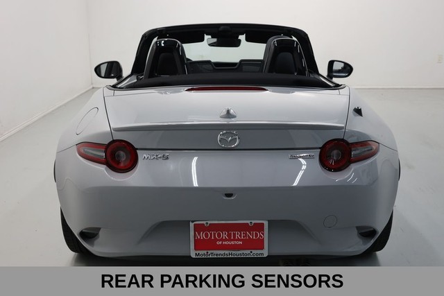 Mazda MX-5 Miata Vehicle Full-screen Gallery Image 24