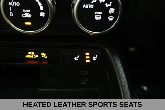 Mazda MX-5 Miata Vehicle Full-screen Gallery Image 25