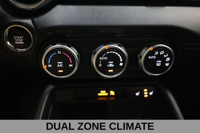 Mazda MX-5 Miata Vehicle Full-screen Gallery Image 26