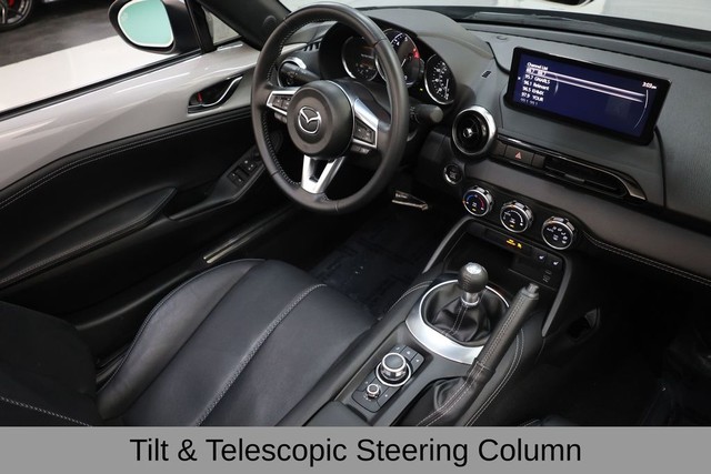 Mazda MX-5 Miata Vehicle Full-screen Gallery Image 29