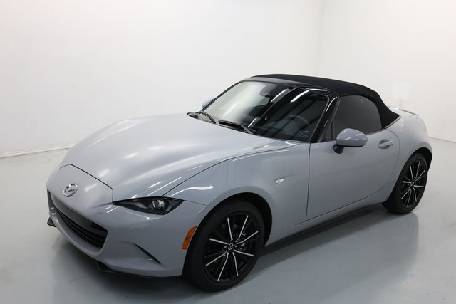 Mazda MX-5 Miata Vehicle Full-screen Gallery Image 40
