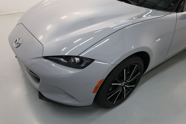 Mazda MX-5 Miata Vehicle Full-screen Gallery Image 41