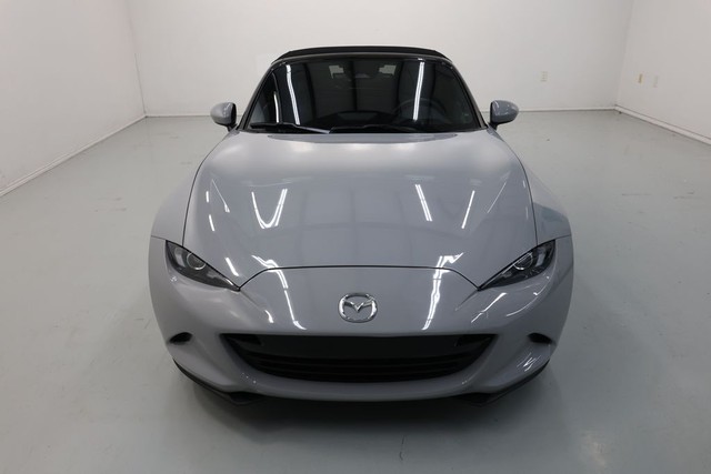Mazda MX-5 Miata Vehicle Full-screen Gallery Image 44
