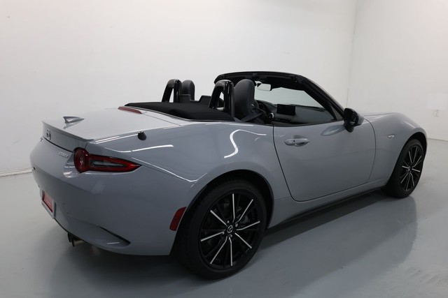 Mazda MX-5 Miata Vehicle Full-screen Gallery Image 45