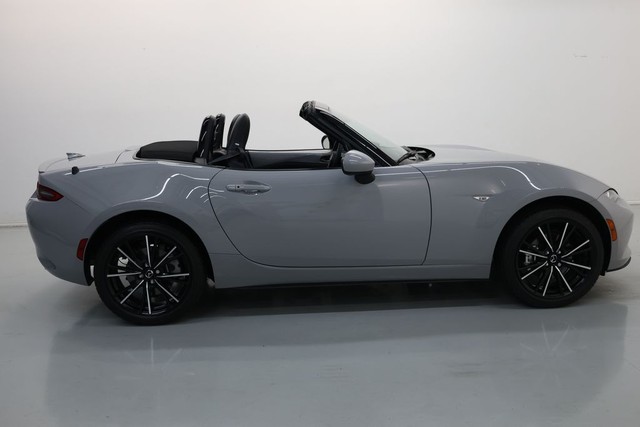Mazda MX-5 Miata Vehicle Full-screen Gallery Image 46