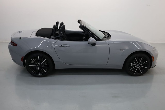 Mazda MX-5 Miata Vehicle Full-screen Gallery Image 47