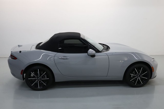 Mazda MX-5 Miata Vehicle Full-screen Gallery Image 49