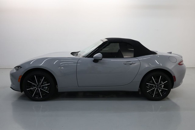 Mazda MX-5 Miata Vehicle Full-screen Gallery Image 50