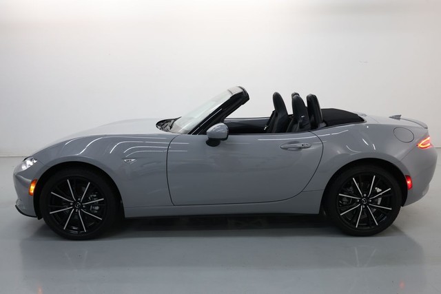 Mazda MX-5 Miata Vehicle Full-screen Gallery Image 52