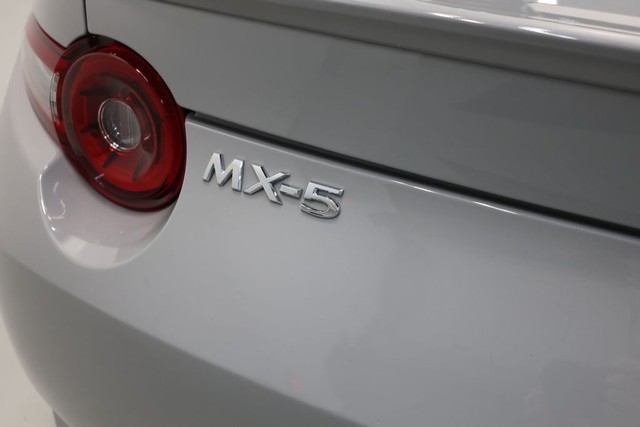 Mazda MX-5 Miata Vehicle Full-screen Gallery Image 59