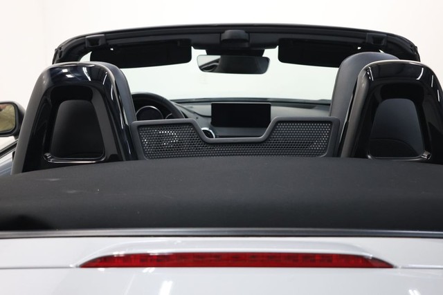 Mazda MX-5 Miata Vehicle Full-screen Gallery Image 60