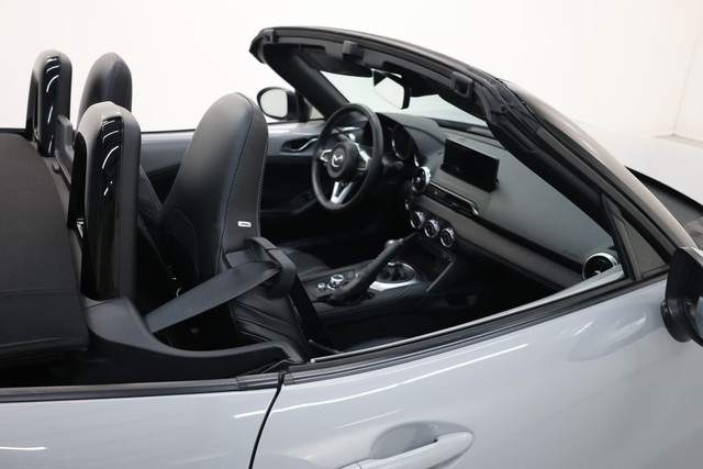 Mazda MX-5 Miata Vehicle Full-screen Gallery Image 62
