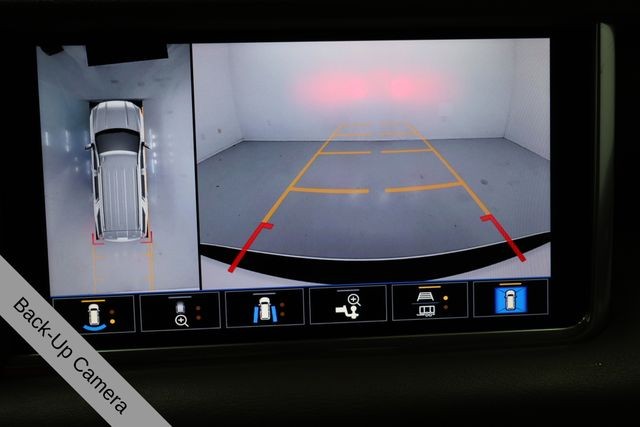 GMC Yukon Vehicle Full-screen Gallery Image 22