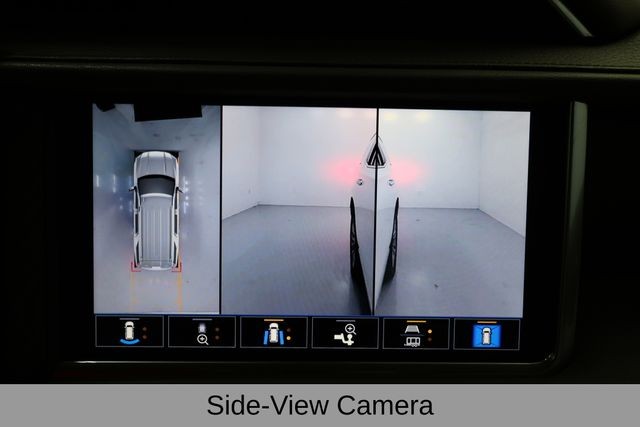 GMC Yukon Vehicle Full-screen Gallery Image 23