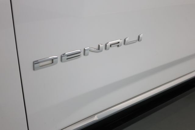 GMC Yukon Vehicle Full-screen Gallery Image 67