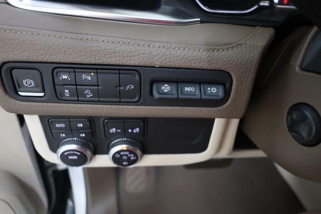 GMC Yukon Vehicle Full-screen Gallery Image 71