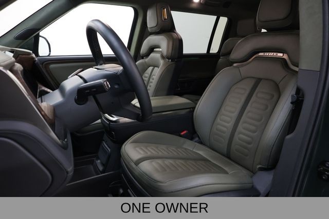 Rivian R1S Vehicle Full-screen Gallery Image 09