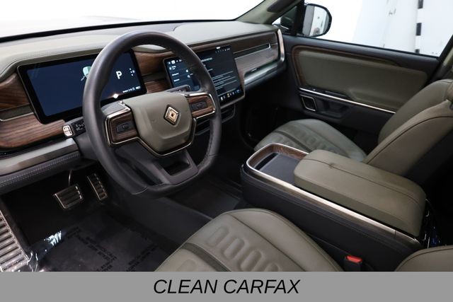 Rivian R1S Vehicle Full-screen Gallery Image 10