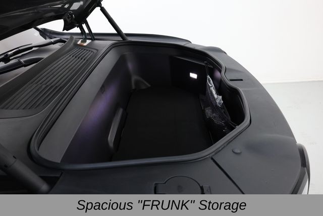 Rivian R1S Vehicle Full-screen Gallery Image 13