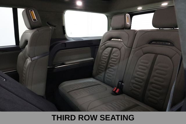 Rivian R1S Vehicle Full-screen Gallery Image 15