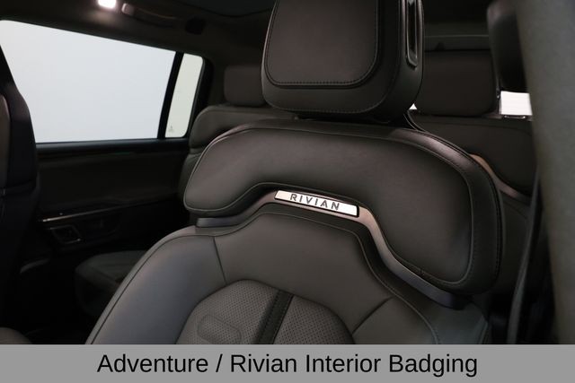 Rivian R1S Vehicle Full-screen Gallery Image 17