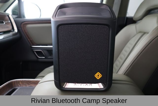 Rivian R1S Vehicle Full-screen Gallery Image 19