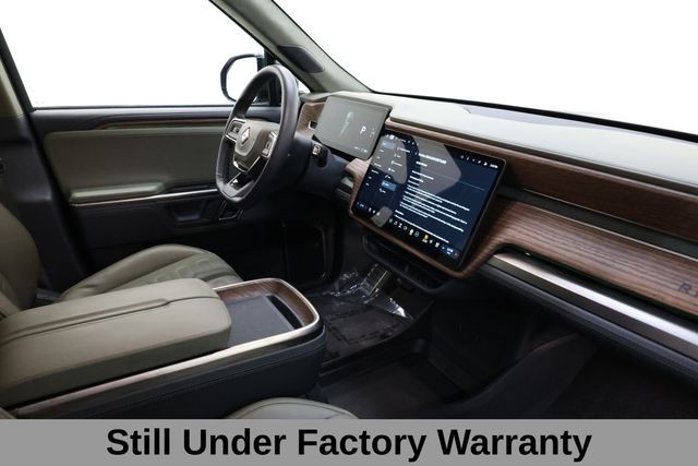 Rivian R1S Vehicle Full-screen Gallery Image 20