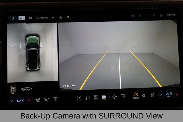 Rivian R1S Vehicle Full-screen Gallery Image 22