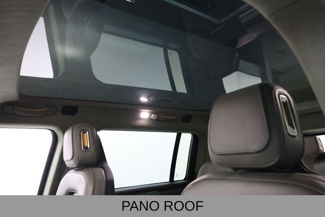 Rivian R1S Vehicle Full-screen Gallery Image 24