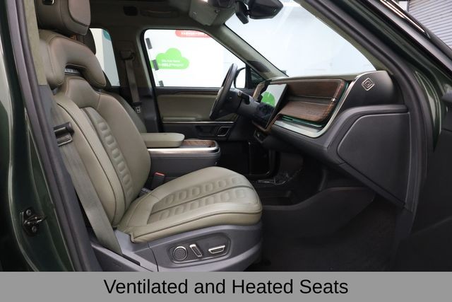 Rivian R1S Vehicle Full-screen Gallery Image 33