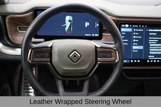Rivian R1S Vehicle Full-screen Gallery Image 40