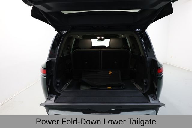 Rivian R1S Vehicle Full-screen Gallery Image 48