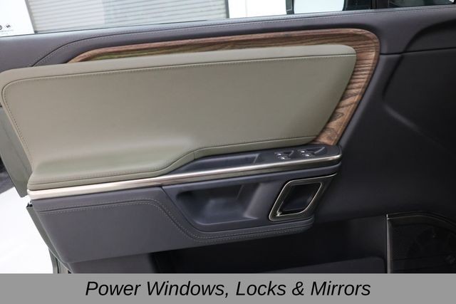 Rivian R1S Vehicle Full-screen Gallery Image 49