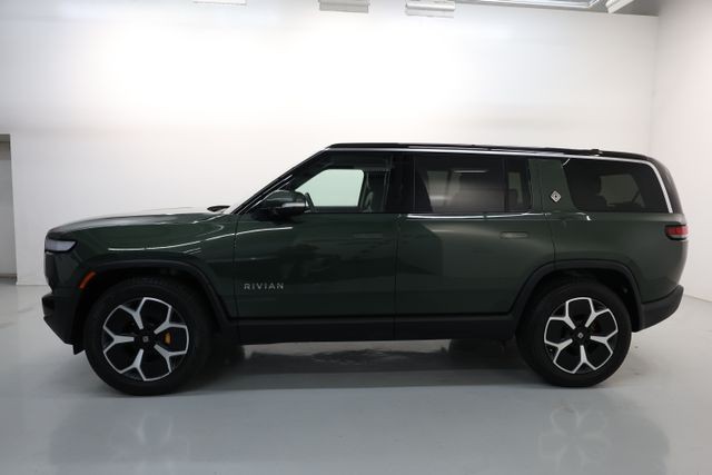 Rivian R1S Vehicle Full-screen Gallery Image 53